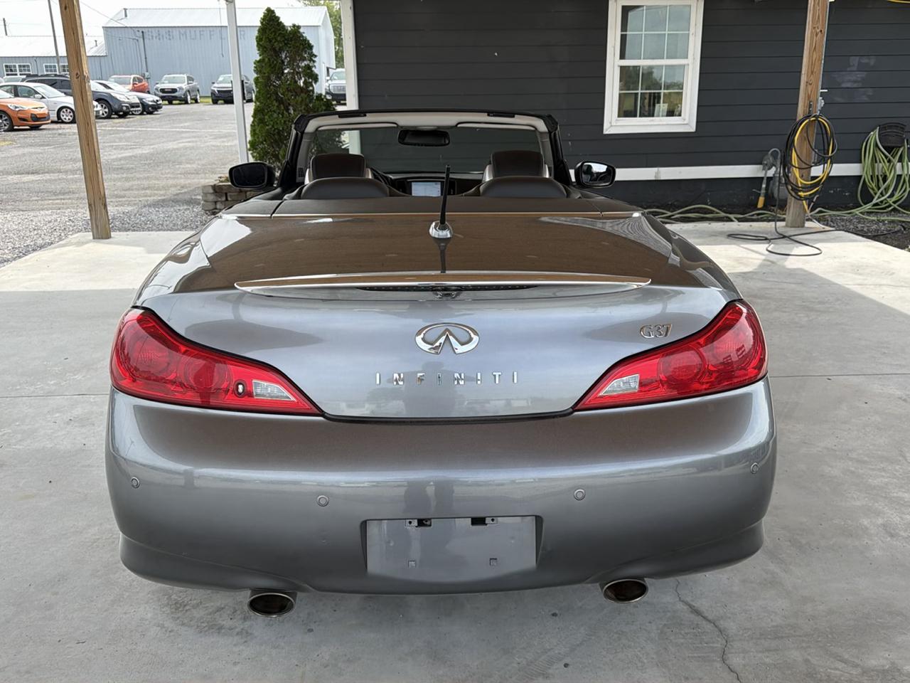 Infiniti G37 Convertible 2dr Base 2010