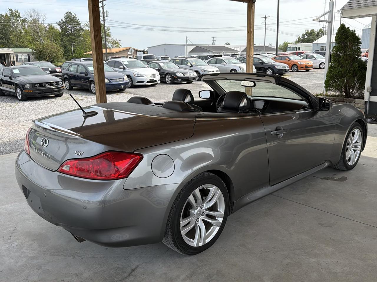 Infiniti G37 Convertible 2dr Base 2010