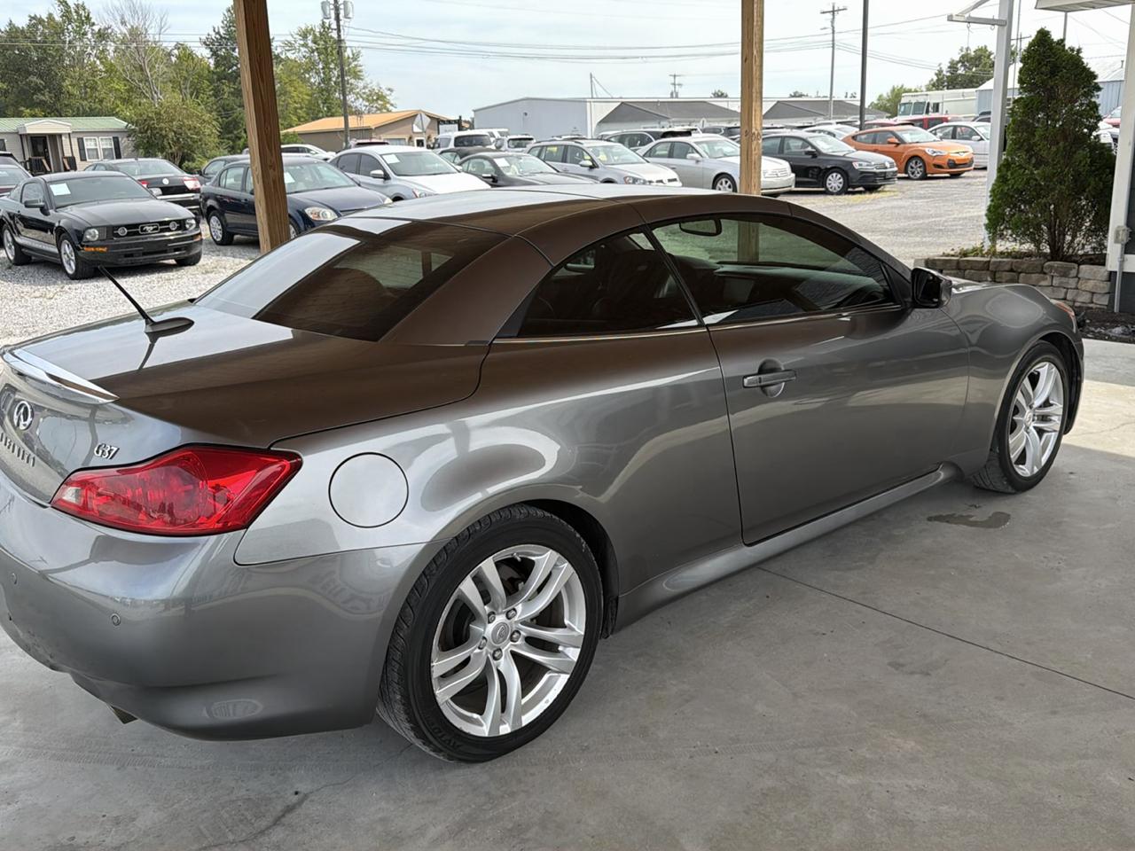 Infiniti G37 Convertible 2dr Base 2010