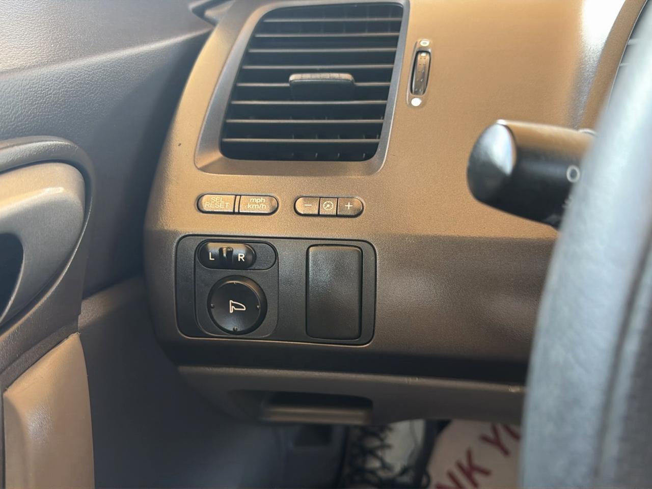 Honda Civic Cpe LX AT 2006