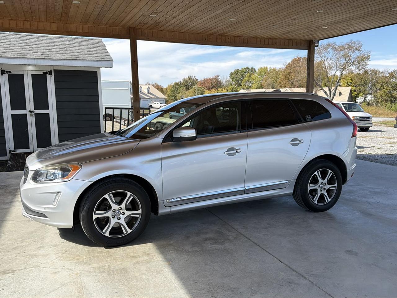 Volvo XC60 2015.5 AWD 4dr T6 2015