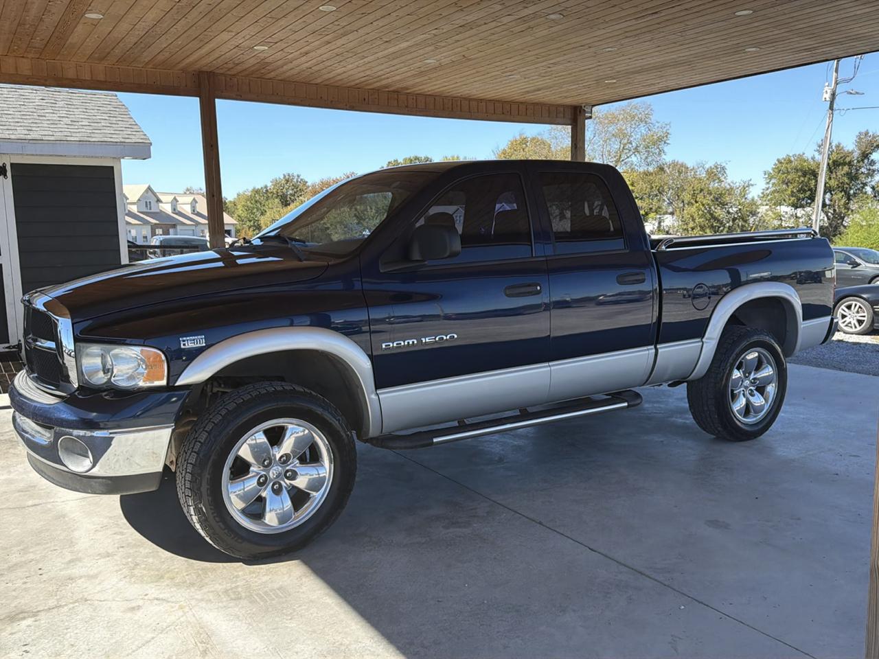 Dodge Ram 1500 4dr Quad Cab 140.5" WB 4WD SLT 2004