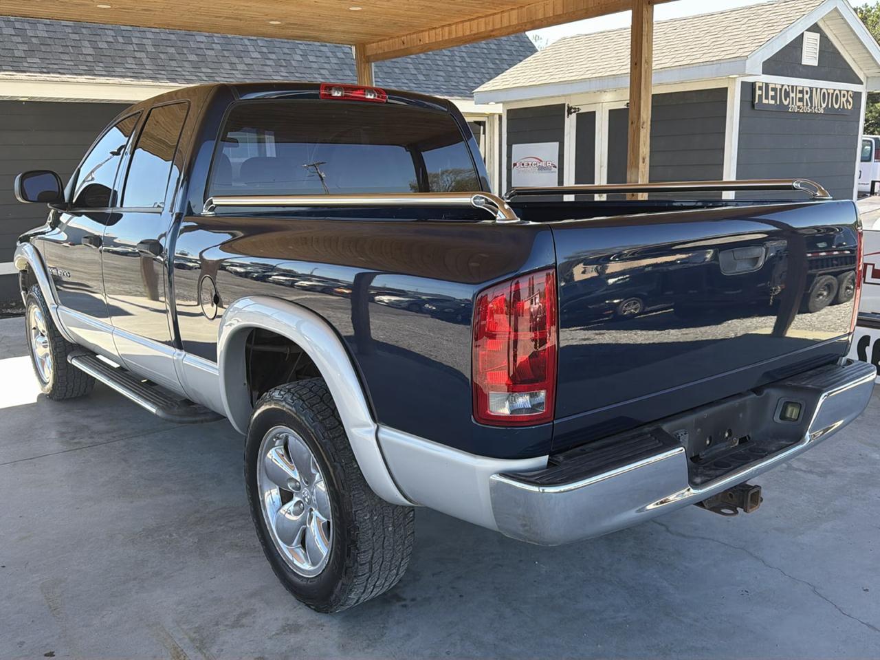 Dodge Ram 1500 4dr Quad Cab 140.5" WB 4WD SLT 2004