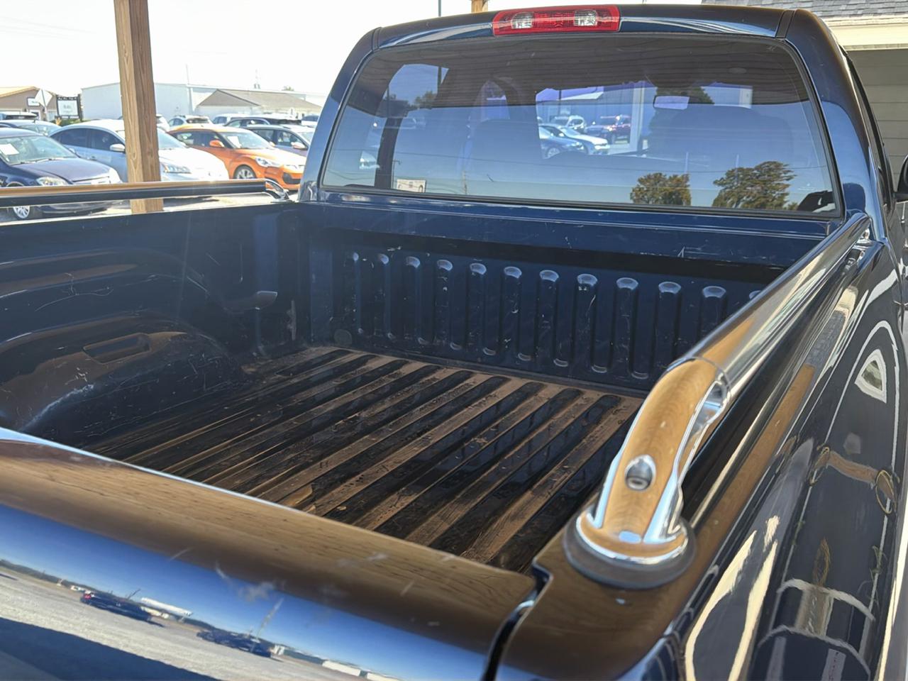 Dodge Ram 1500 4dr Quad Cab 140.5" WB 4WD SLT 2004
