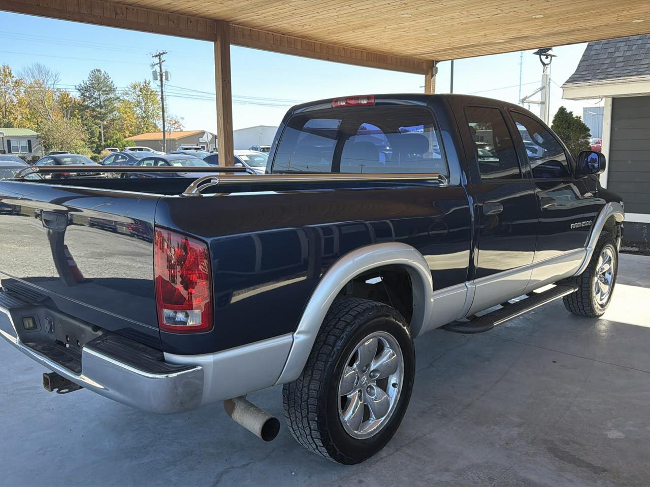 Dodge Ram 1500 4dr Quad Cab 140.5" WB 4WD SLT 2004