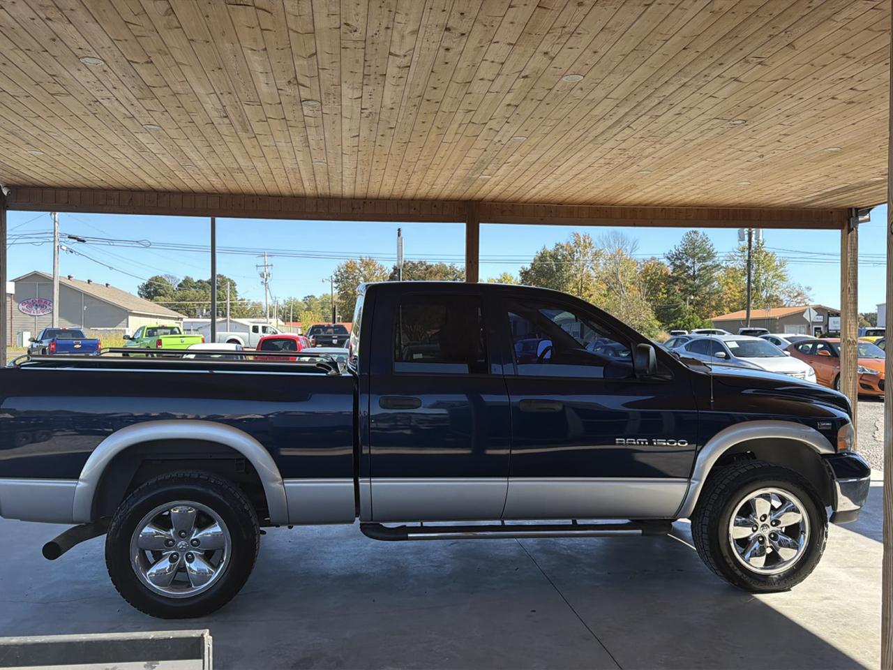 Dodge Ram 1500 4dr Quad Cab 140.5" WB 4WD SLT 2004