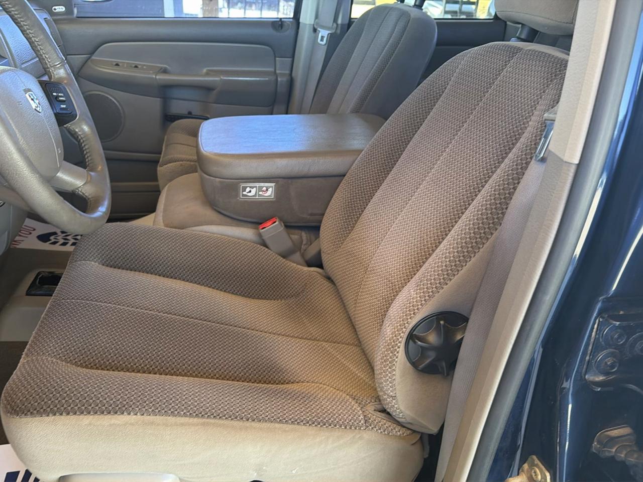 Dodge Ram 1500 4dr Quad Cab 140.5" WB 4WD SLT 2004