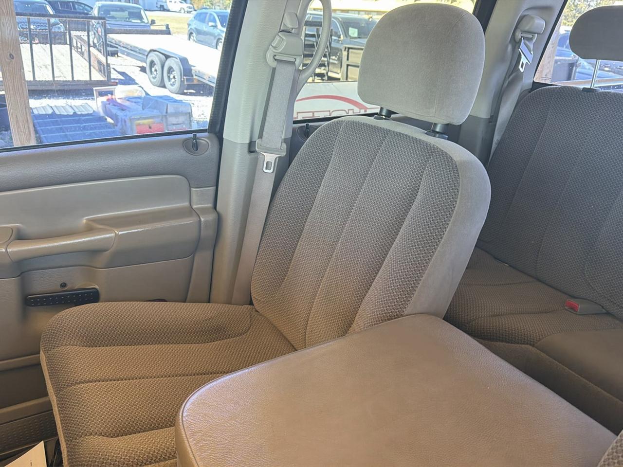 Dodge Ram 1500 4dr Quad Cab 140.5" WB 4WD SLT 2004
