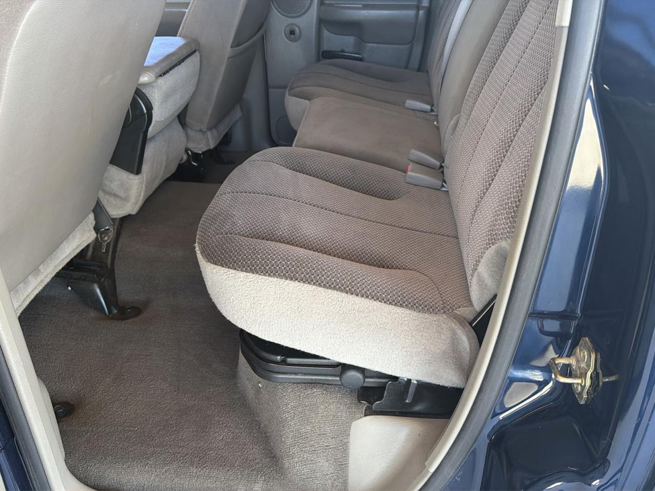 Dodge Ram 1500 4dr Quad Cab 140.5" WB 4WD SLT 2004