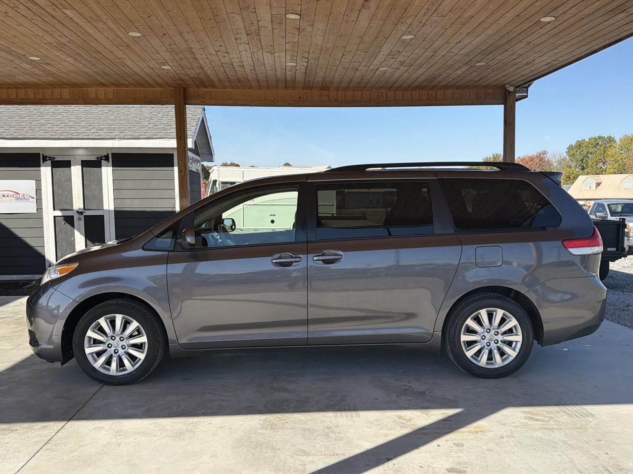 Toyota Sienna 5dr 7-Pass Van V6 Ltd AWD (Natl) 2014