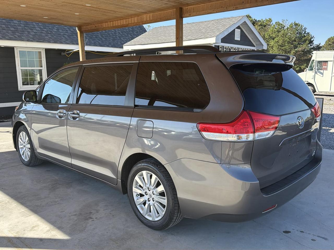 Toyota Sienna 5dr 7-Pass Van V6 Ltd AWD (Natl) 2014