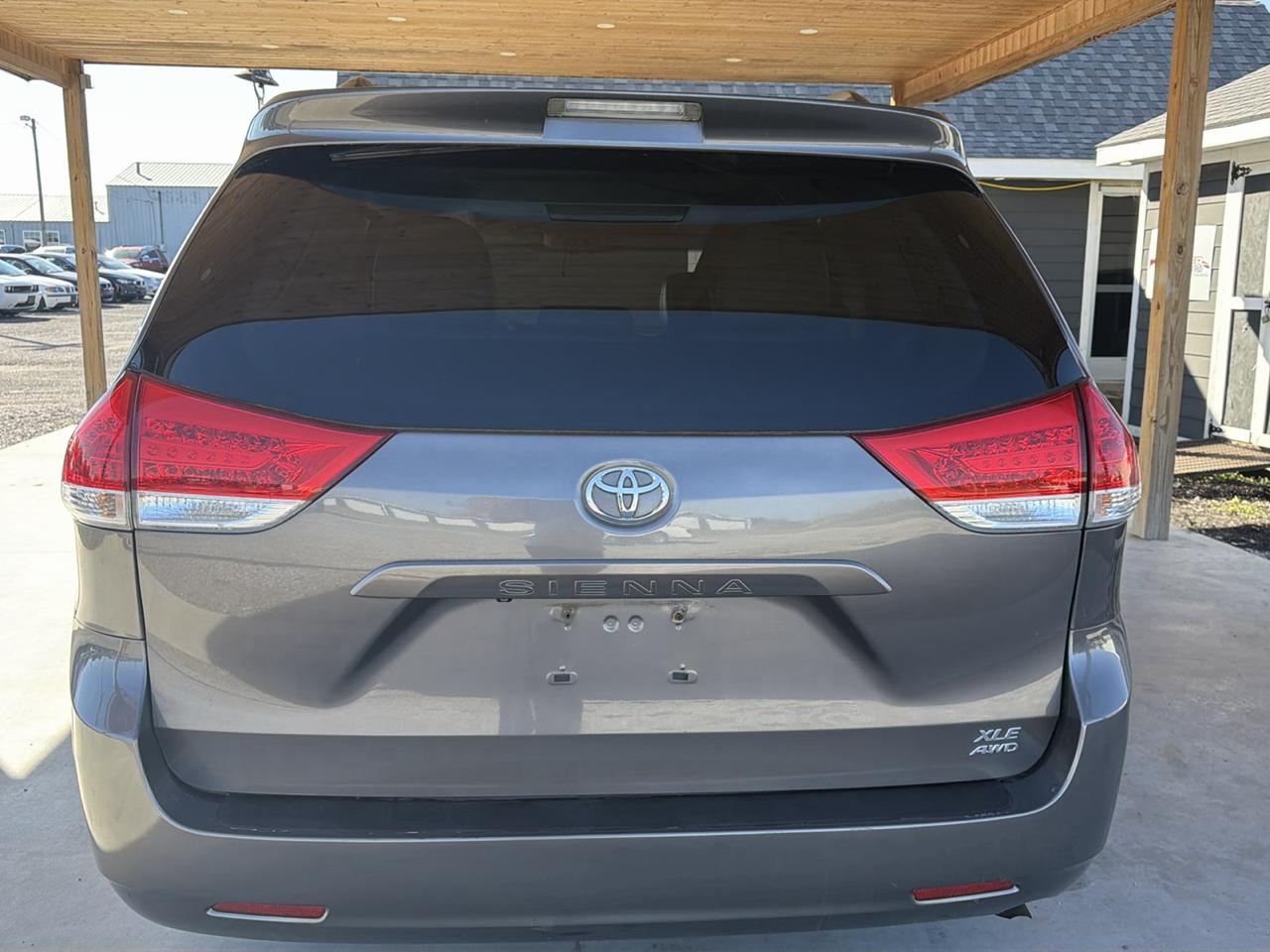 Toyota Sienna 5dr 7-Pass Van V6 Ltd AWD (Natl) 2014