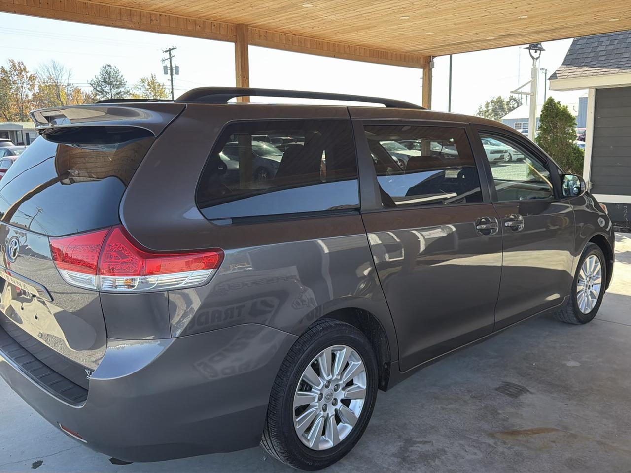 Toyota Sienna 5dr 7-Pass Van V6 Ltd AWD (Natl) 2014