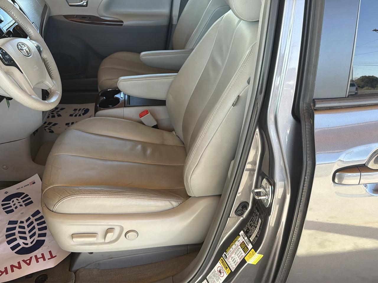 Toyota Sienna 5dr 7-Pass Van V6 Ltd AWD (Natl) 2014