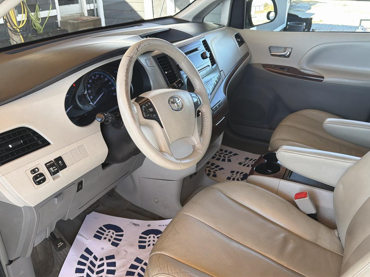 Toyota Sienna 5dr 7-Pass Van V6 Ltd AWD (Natl) 2014