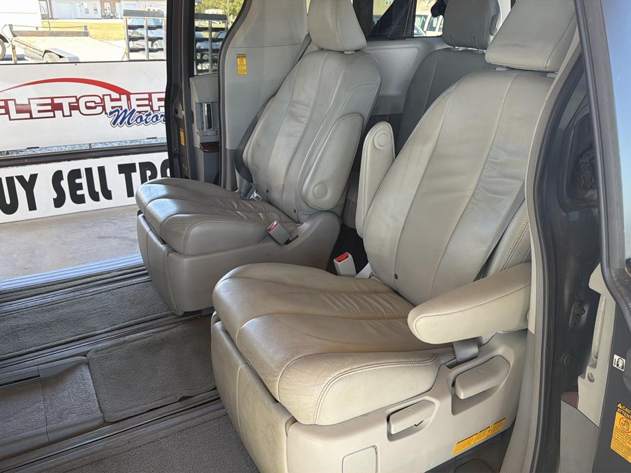 Toyota Sienna 5dr 7-Pass Van V6 Ltd AWD (Natl) 2014