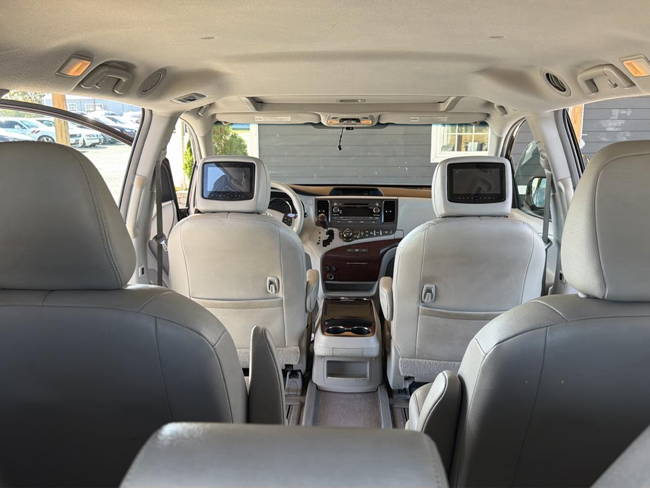Toyota Sienna 5dr 7-Pass Van V6 Ltd AWD (Natl) 2014