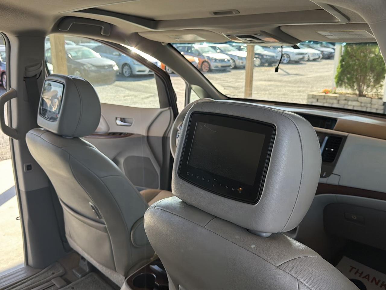 Toyota Sienna 5dr 7-Pass Van V6 Ltd AWD (Natl) 2014