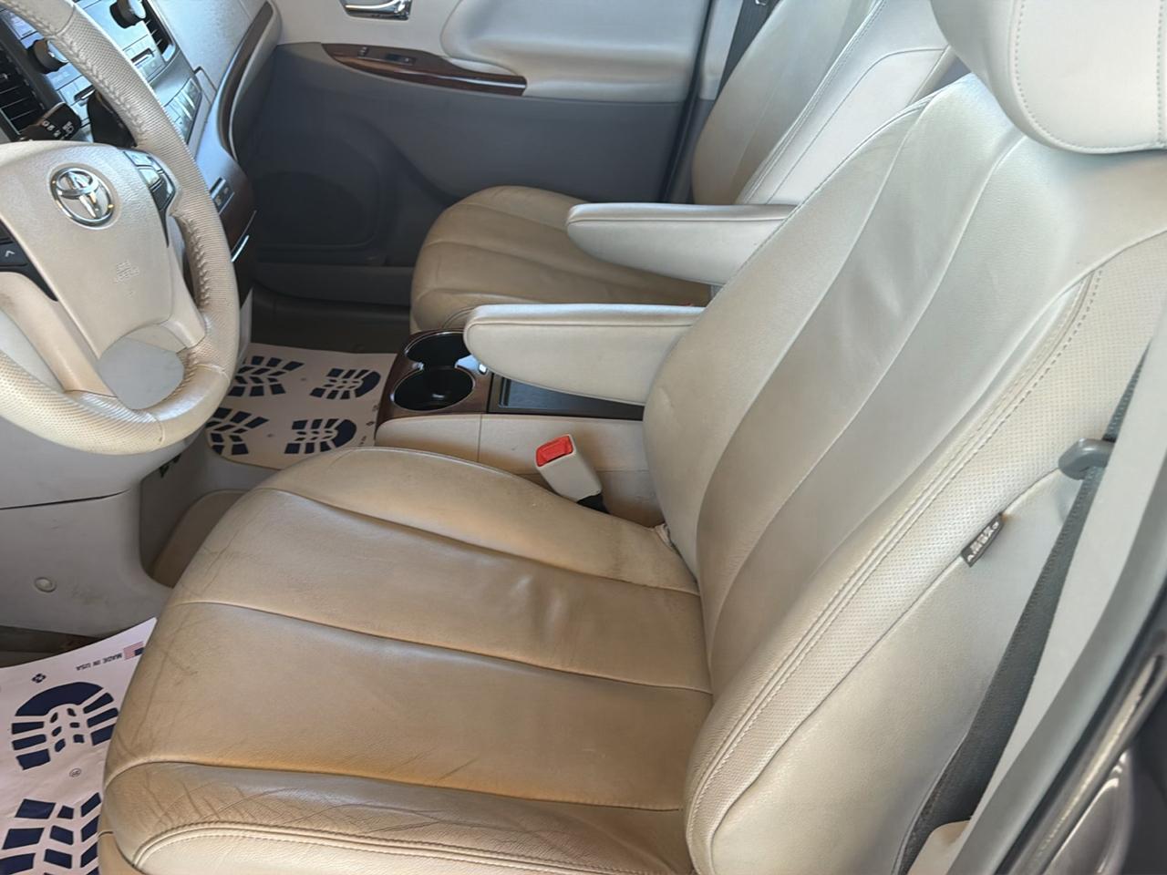Toyota Sienna 5dr 7-Pass Van V6 Ltd AWD (Natl) 2014