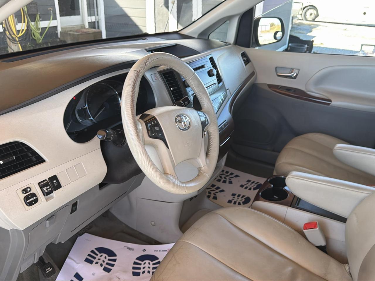 Toyota Sienna 5dr 7-Pass Van V6 Ltd AWD (Natl) 2014