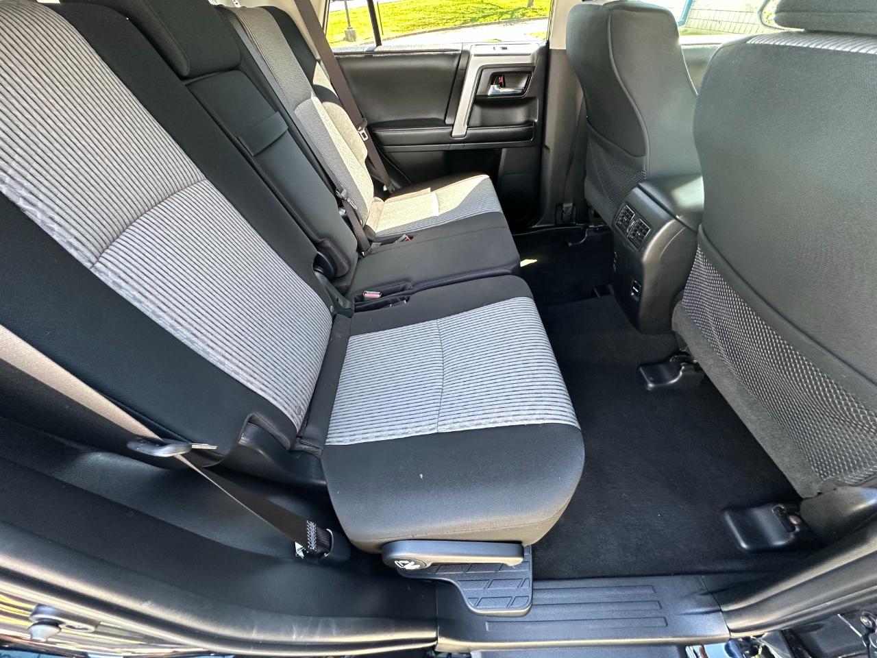 Toyota 4Runner SR5 4WD 2017