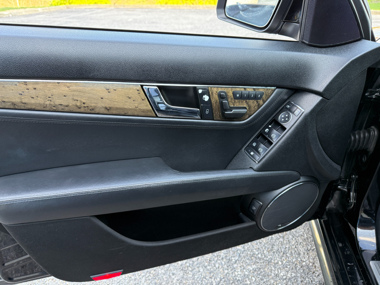 Mercedes-Benz C-Class 4dr Sdn 6.3L AMG RWD 2009