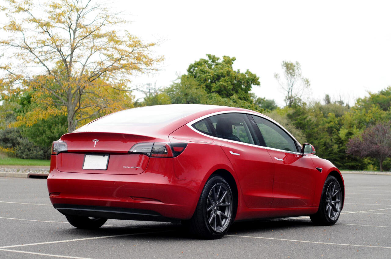 2018 Tesla Model 3 Long Range photo 2