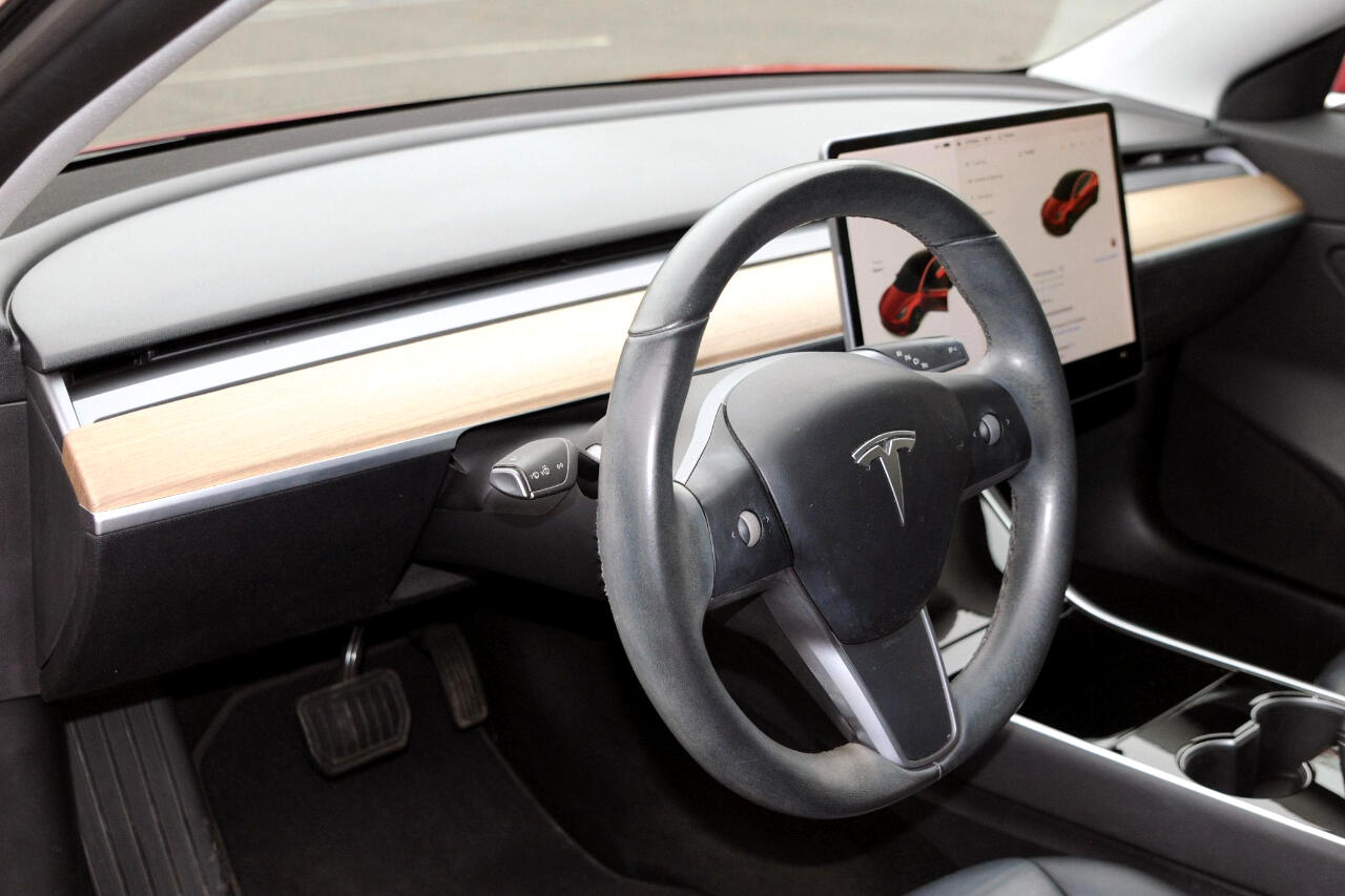 2018 Tesla Model 3 Long Range photo 4