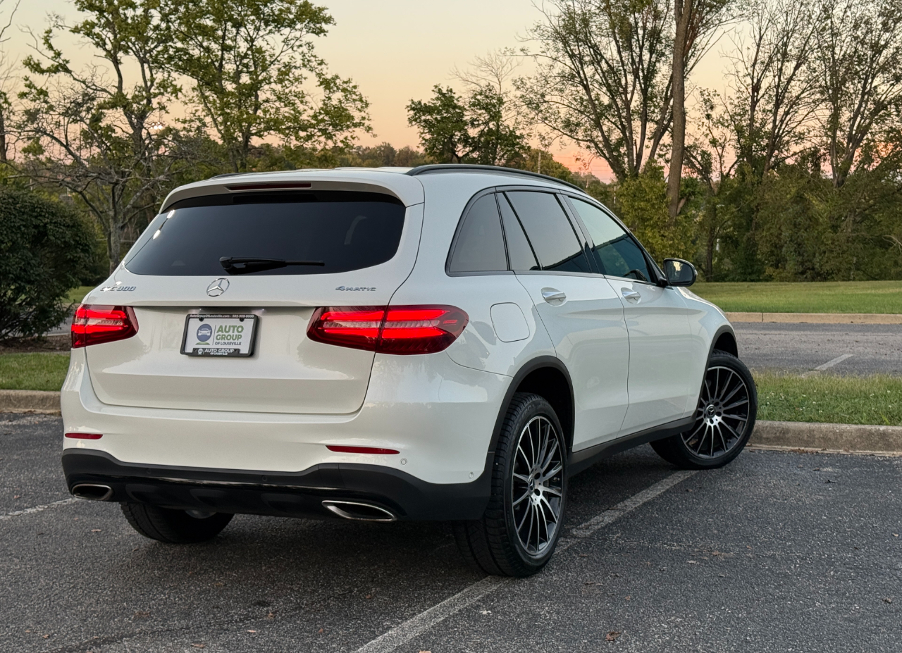 2018 Mercedes Benz GLC 300 4MATIC photo 4