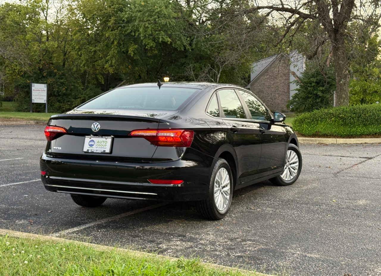 2019 Volkswagen Jetta R-Line photo 3
