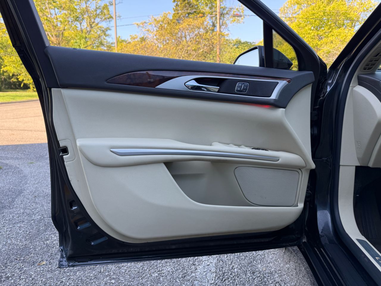 2014 Lincoln MKZ photo 13