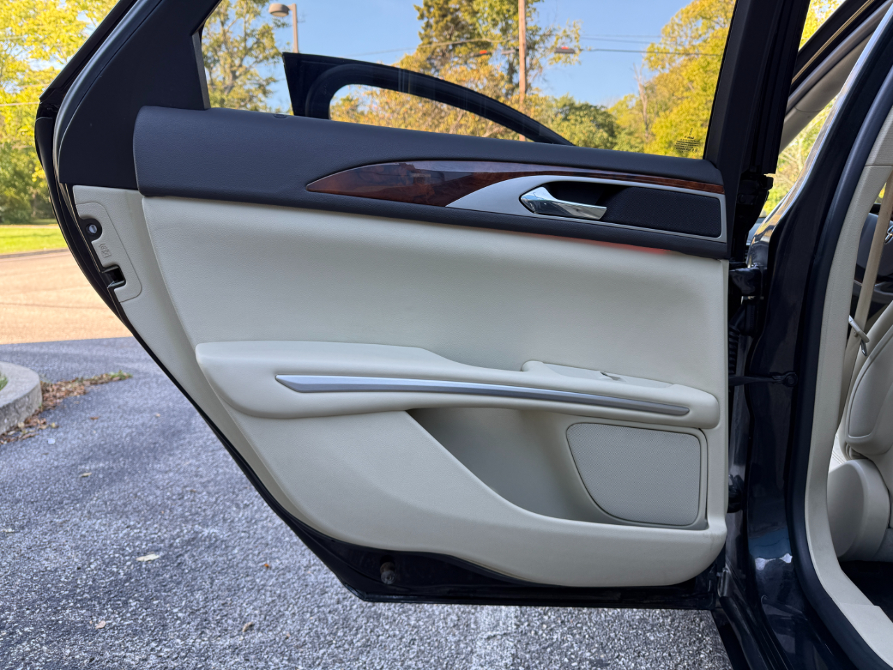 2014 Lincoln MKZ photo 14