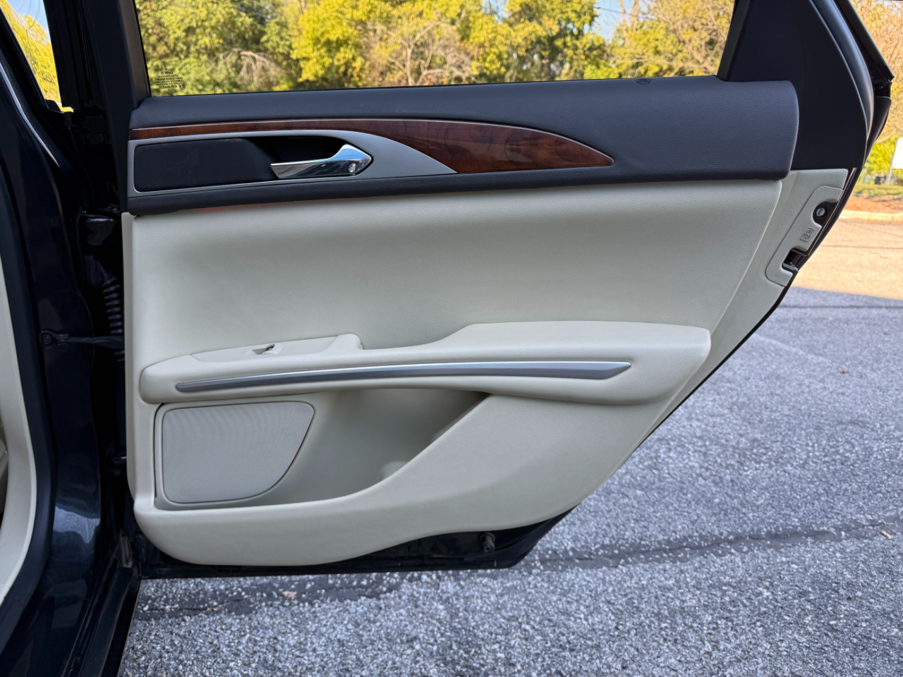 2014 Lincoln MKZ photo 17