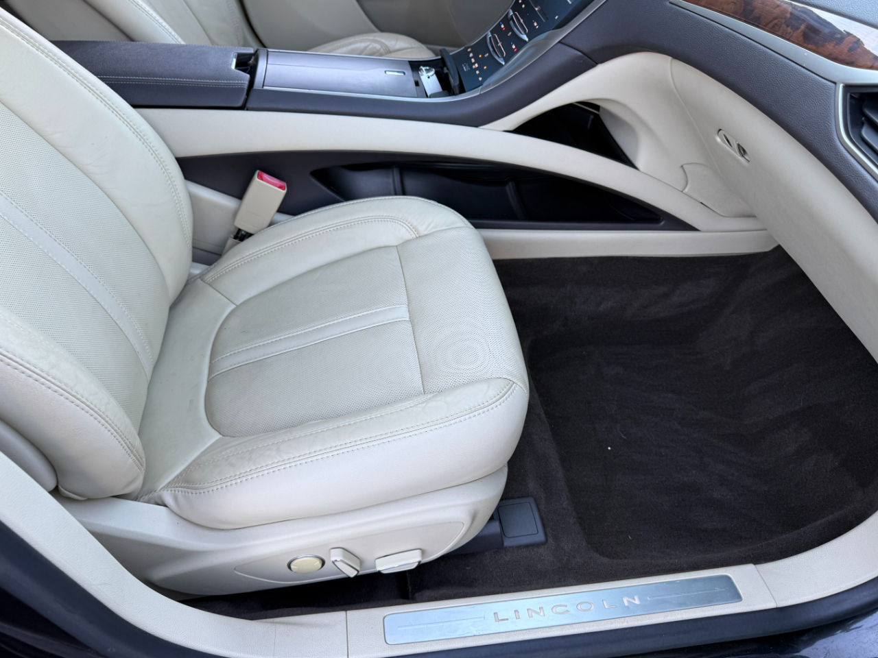 2014 Lincoln MKZ photo 19