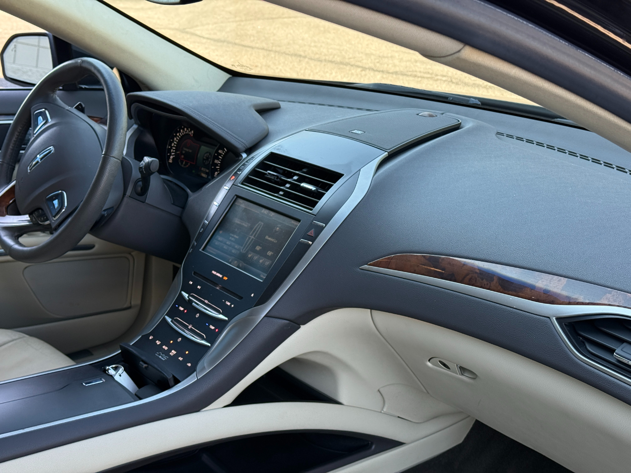 2014 Lincoln MKZ photo 21