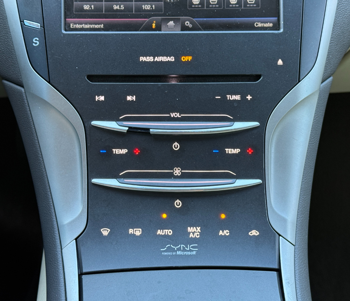 2014 Lincoln MKZ photo 22
