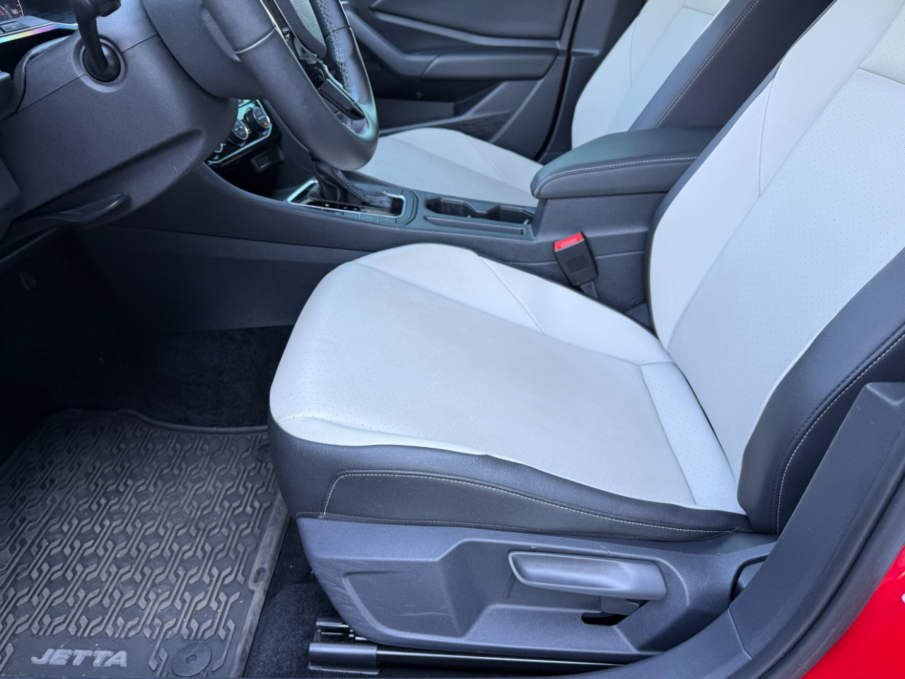 2020 Volkswagen Jetta R-Line photo 9