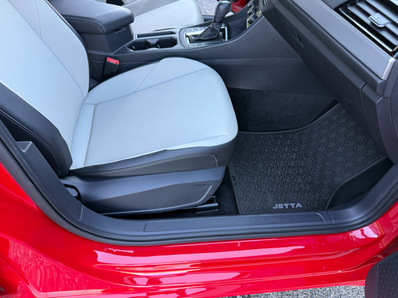 2020 Volkswagen Jetta R-Line photo 17