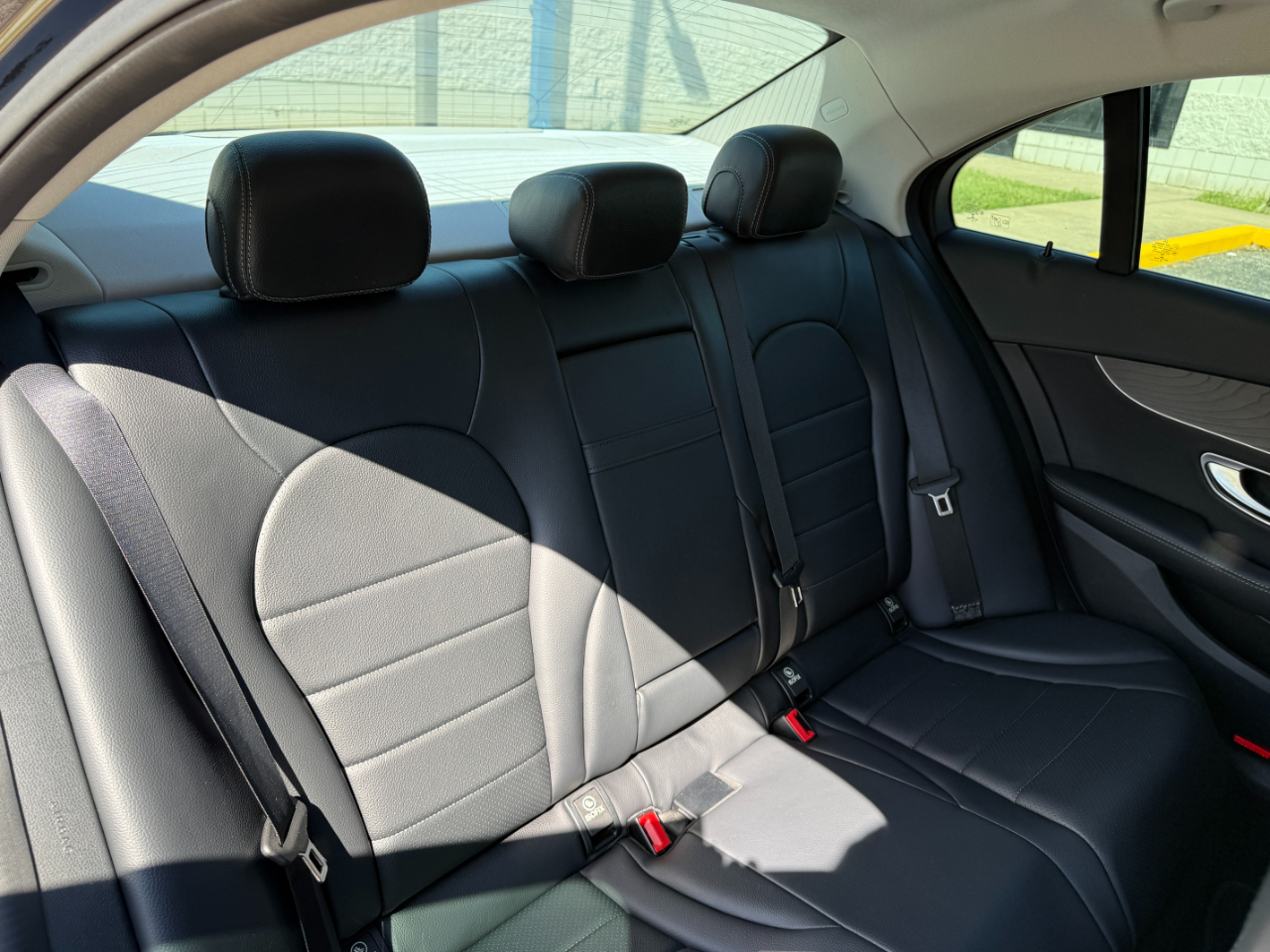 2016 Mercedes Benz C 300 photo 17