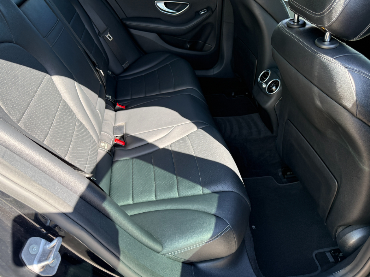 2016 Mercedes Benz C 300 photo 18
