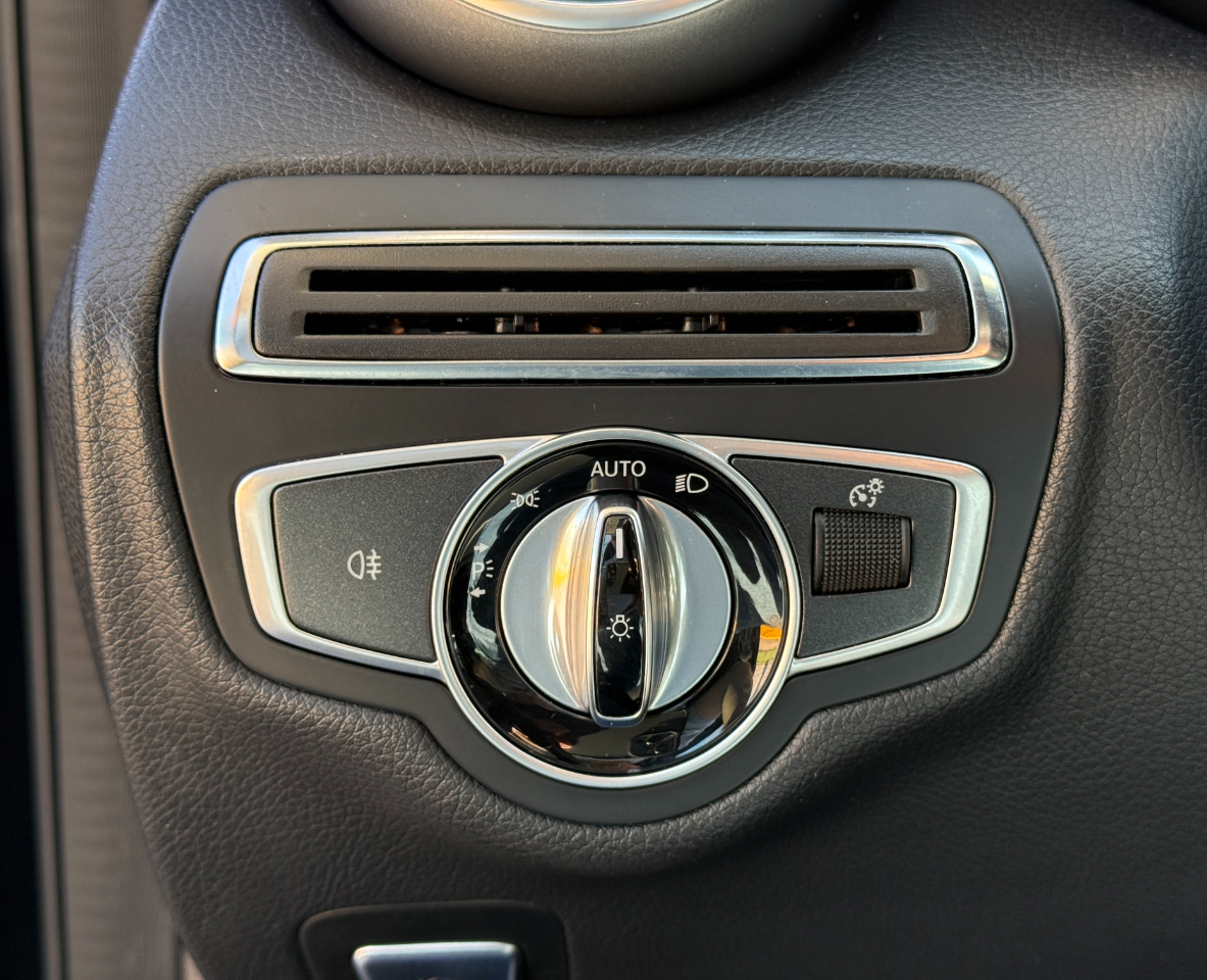 2016 Mercedes Benz C 300 photo 25