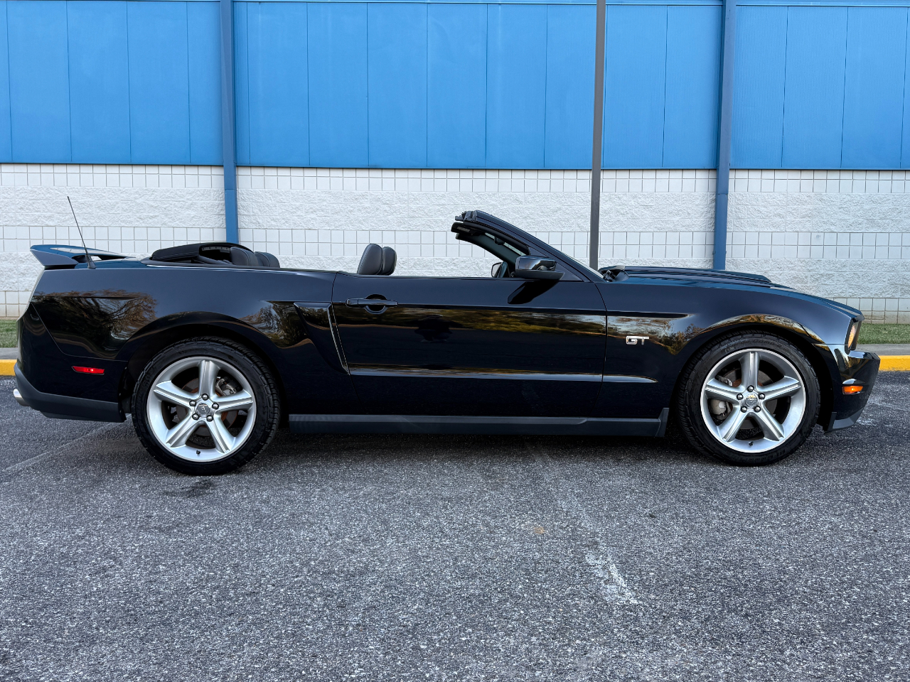 Ford Mustang 2dr Conv GT Premium 2010 Ford Mustang 2dr Conv GT Premium 2010