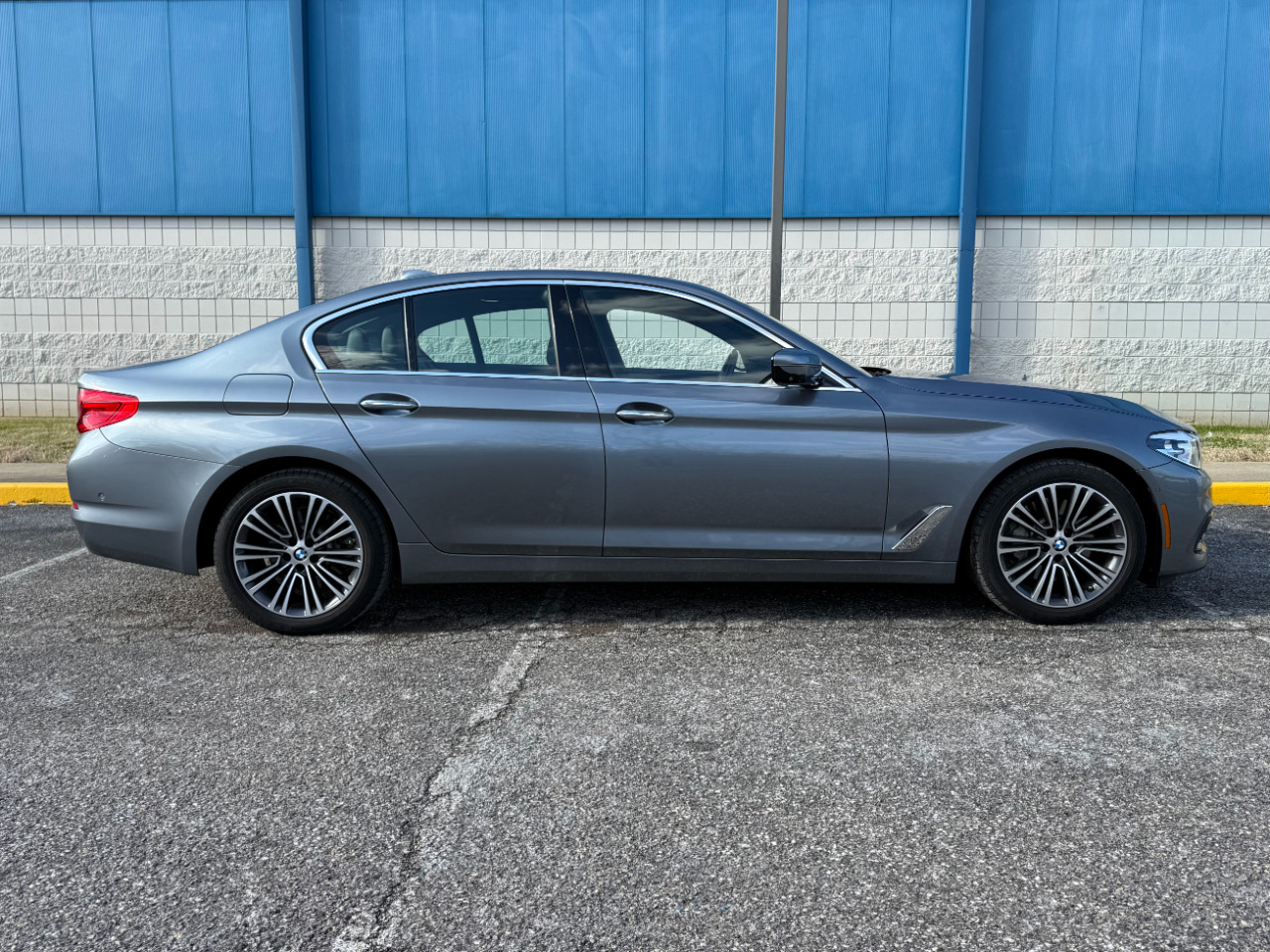 BMW 5 Series 530i xDrive Sedan 2017