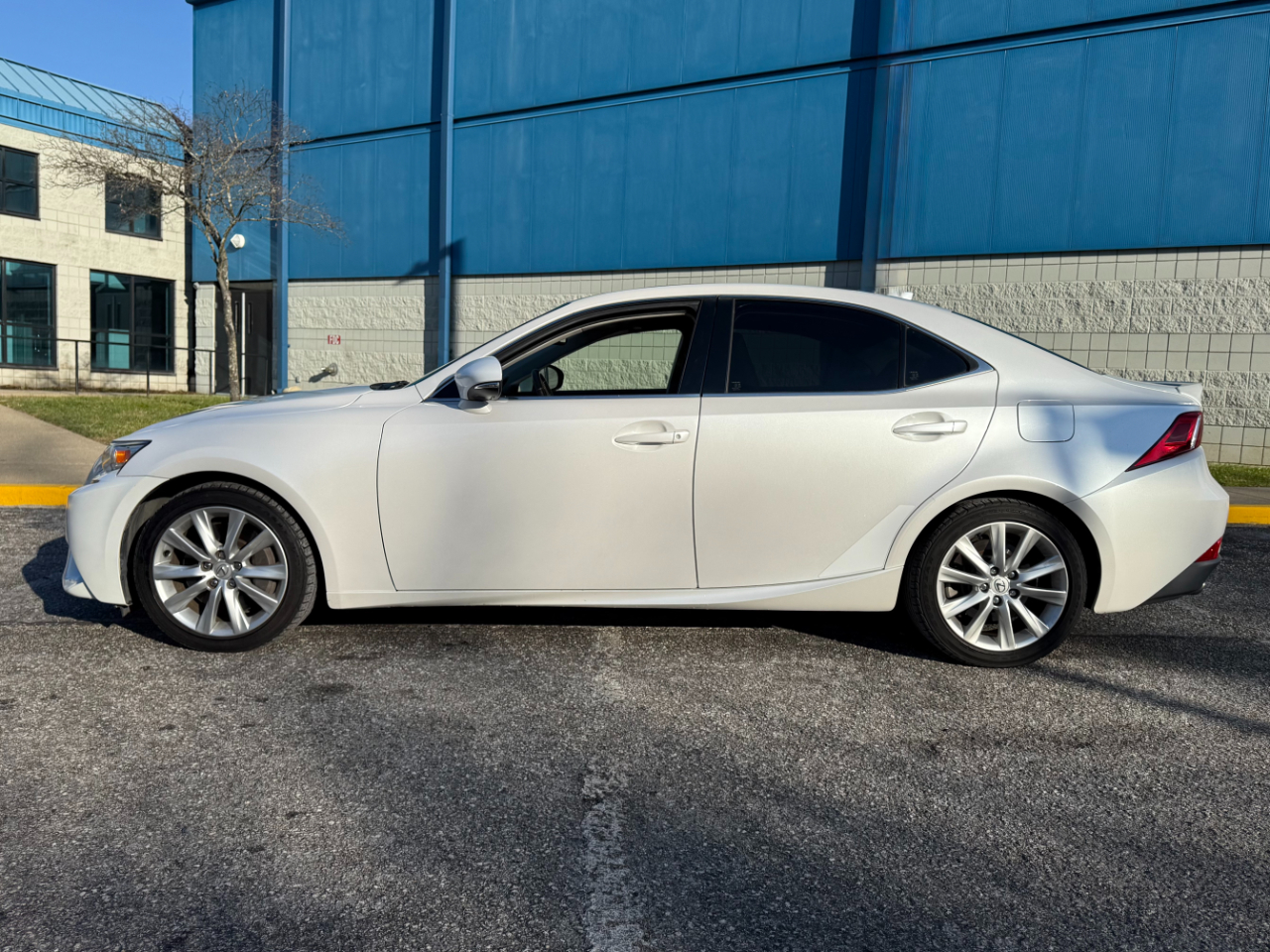 Lexus IS 200t 4dr Sdn 2016