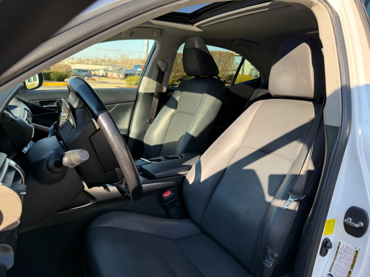 Lexus IS 200t 4dr Sdn 2016