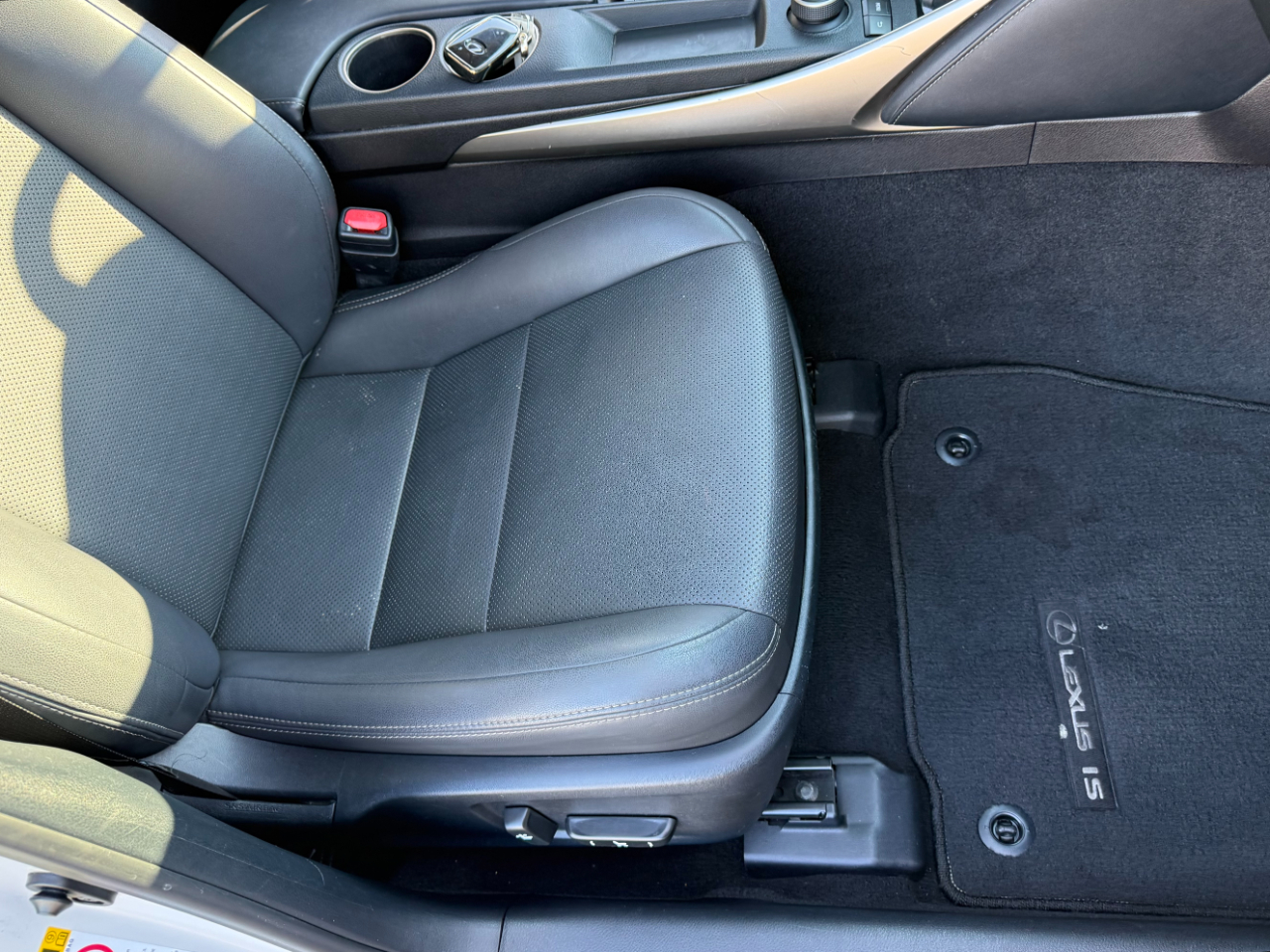 Lexus IS 200t 4dr Sdn 2016