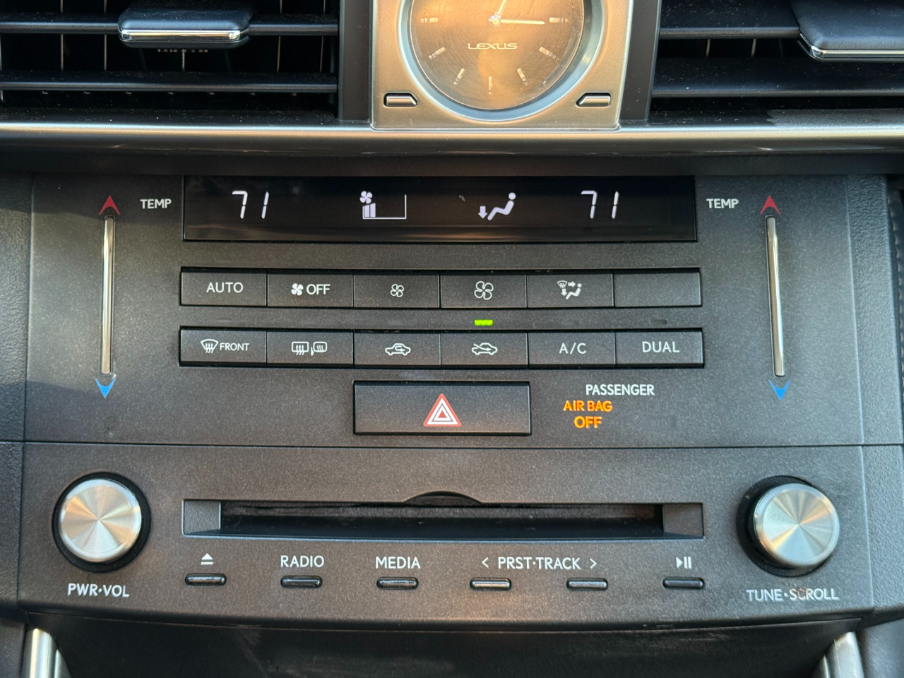 Lexus IS 200t 4dr Sdn 2016