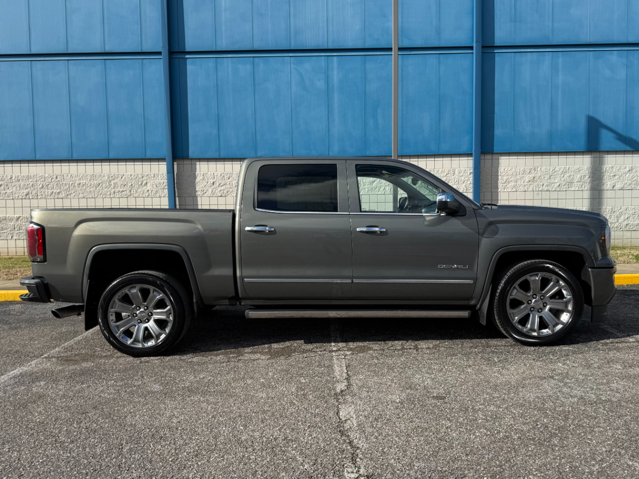 GMC Sierra 1500 4WD Crew Cab 143.5" Denali 2017