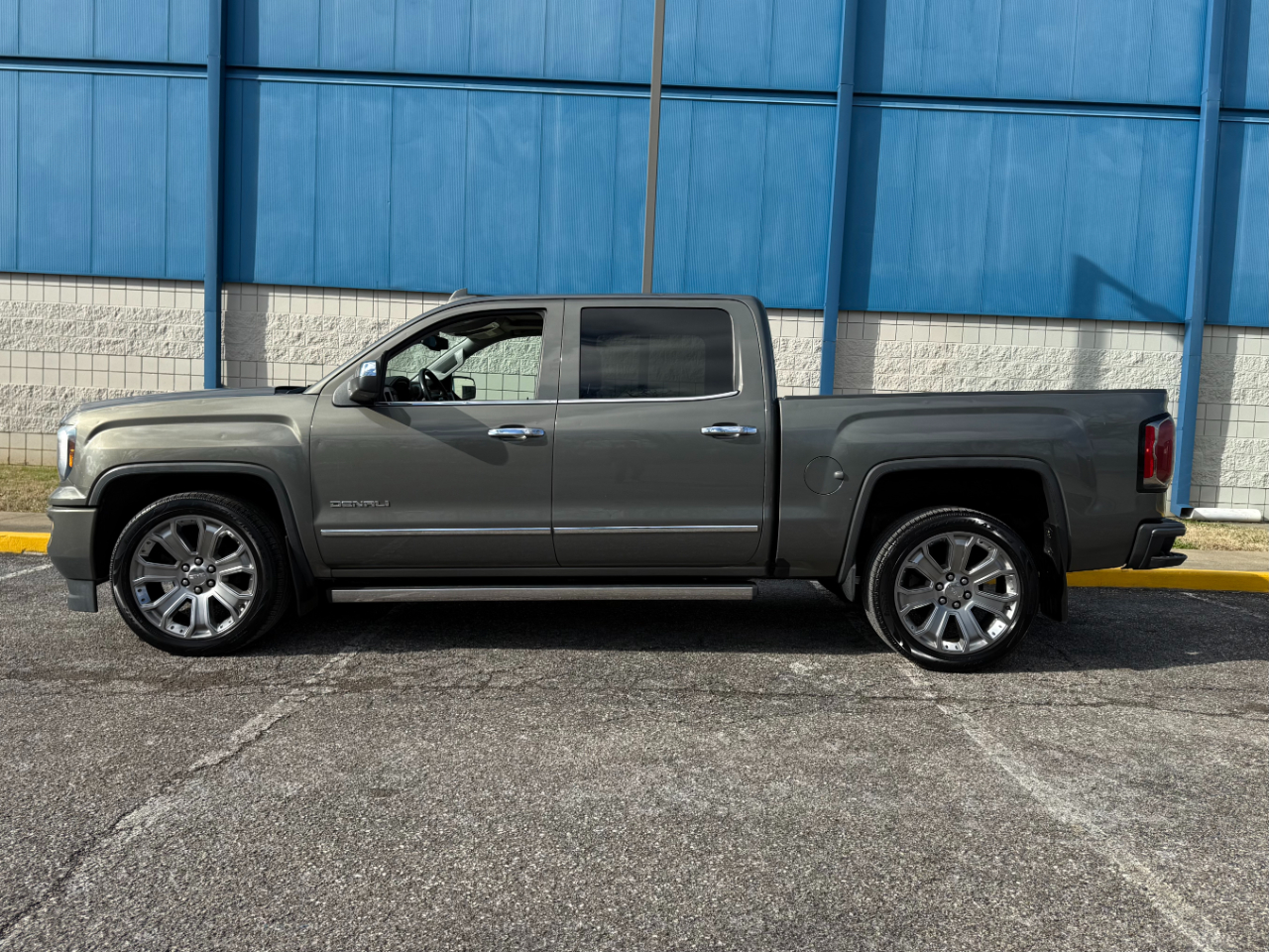 GMC Sierra 1500 4WD Crew Cab 143.5" Denali 2017