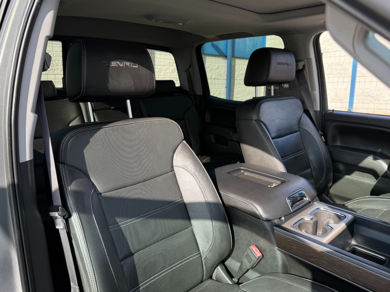 GMC Sierra 1500 4WD Crew Cab 143.5" Denali 2017